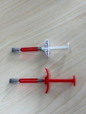 Des remplisseurs de lèvres cutanés efficaces Injections d'acide hyaluronique pour améliorer les lèvres